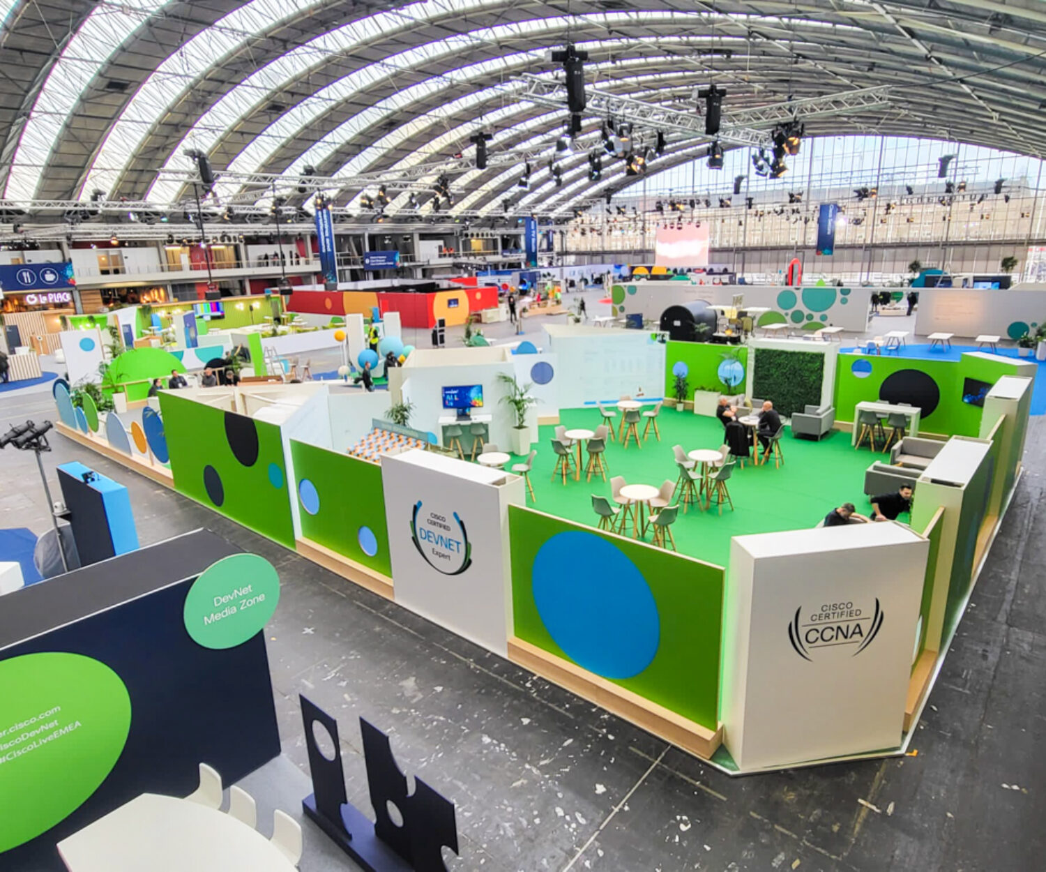 Ganze Messehalle für Cisco in Amsterdam gebaut 10
