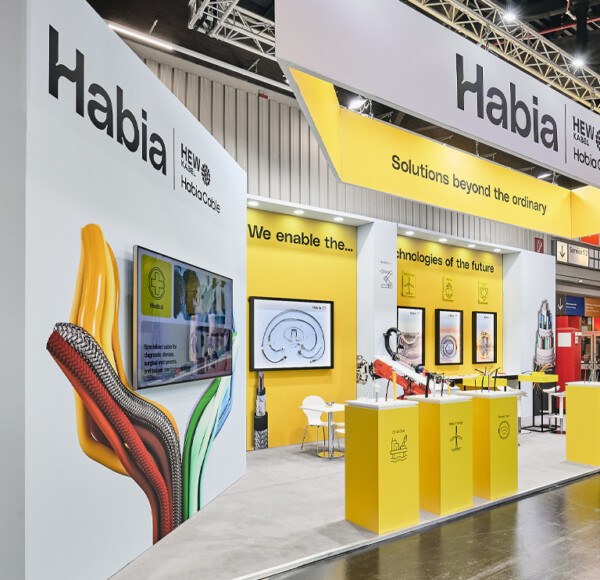 Messebau Nürnberg - Messe SPS - Kunde HEW-Kabel GmbH – die Experten im Messebau - Messebauer bee GmbH in Deutschland