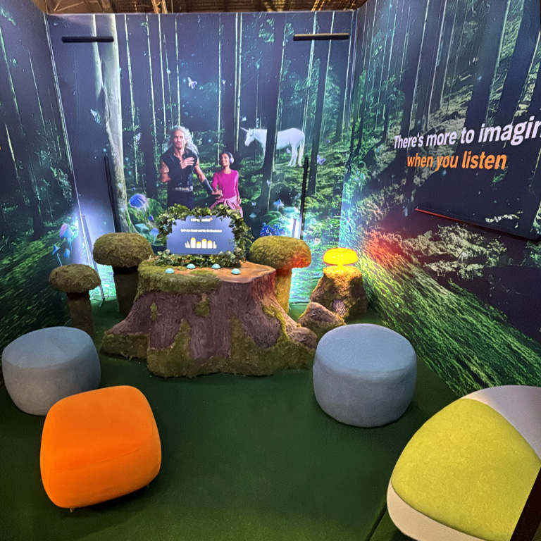 bee Messebau Frankfurt - Frankfurter Buchmesse - Messestand audible 08