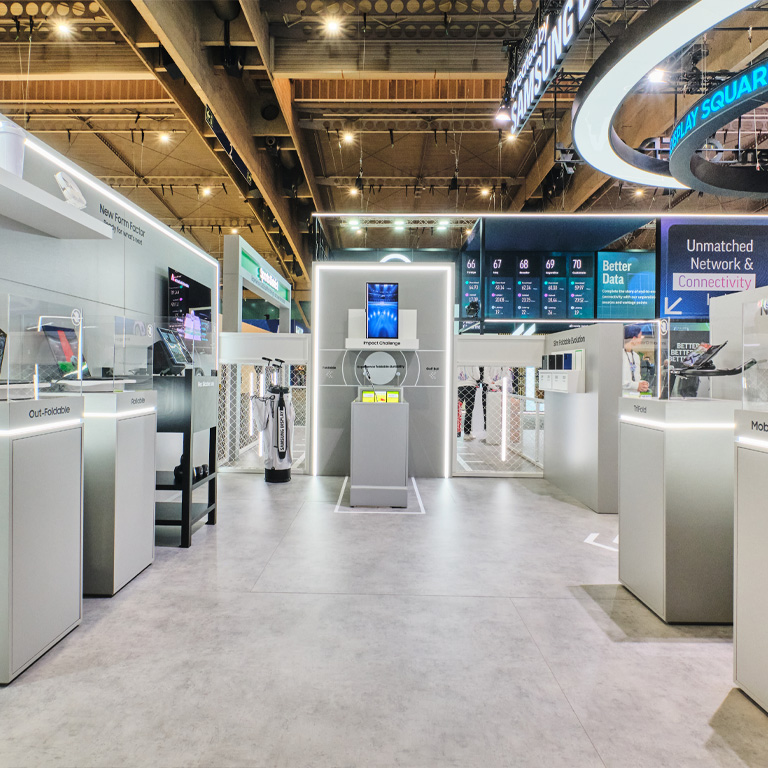 Full-view Foldable Display Bereich des Samsung Display Messestands auf dem MWC 2026, realisiert als ganzheitliche Brand Experience von der bee GmbH.
