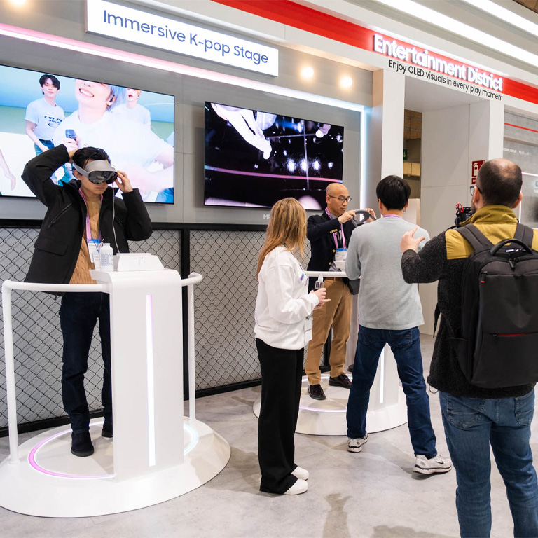Detailansicht Immersive K-Pop Stage am Messestand von Samsung Display; technische Präzision im Messebau durch bee GmbH.