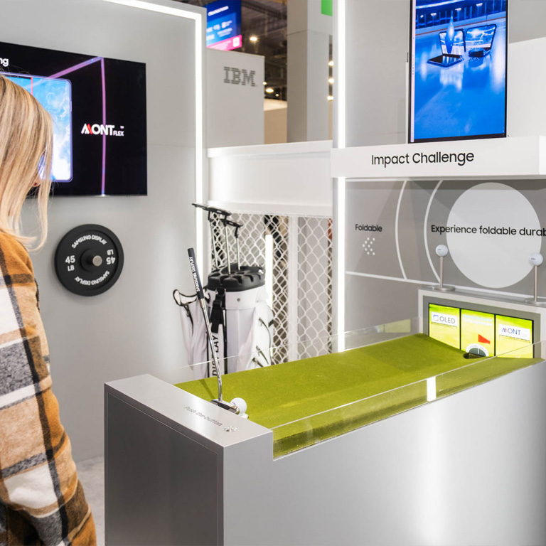 Detailansicht Impact Challenge am Messestand von Samsung Display; technische Präzision im Messebau durch bee GmbH.